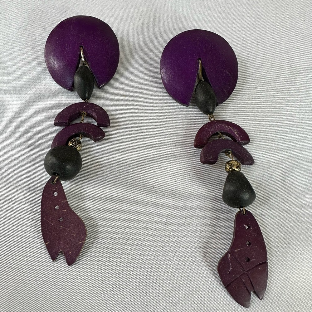 Vintage 90’s purple wood dangling earrings